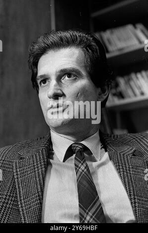 Der Rumänisch-argentinische Musikkomponist und Theoretiker Francisco Kröpfl während eines Interviews in Buenos Aires, Argentinien, 18. September 1970. Stockfoto