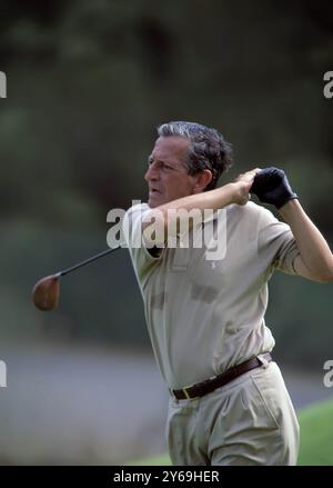 014ADOLFO SUAREZ GONZALEZ. POLITICO ESPAÑOL. CEBREROS 1932-2014. PRESIDENTE DEL GOBIERNO DE ESPAÑA AÑOS 1976 AL 1981. JUGANDO GOLF. Stockfoto