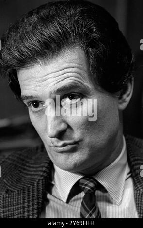 Der Rumänisch-argentinische Musikkomponist und Theoretiker Francisco Kröpfl während eines Interviews in Buenos Aires, Argentinien, 18. September 1970. Stockfoto