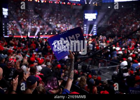 GLENDALE, ARIZONA, USA - 23. August 2024 - ehemaliger Präsident der Vereinigten Staaten Donald Trump spricht mit Teilnehmern an einer Arizona for Trump-Kundgebung bei Stockfoto