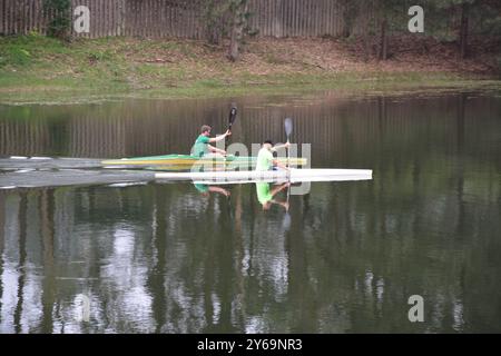 Caxias Do Sul, Brasilien. September 2024. Bilder von Schülern des Caxias Navegar Program, das seit 2001 Kurse in den nautischen Sportarten Kanu, Rudern und Segeln anbietet, für Schüler aller Schulsysteme in der Stadt zwischen acht und 17 Jahren. Caxias do Sul, RS, Dienstag (24). Quelle: Antônio Machado/FotoArena/Alamy Live News Stockfoto