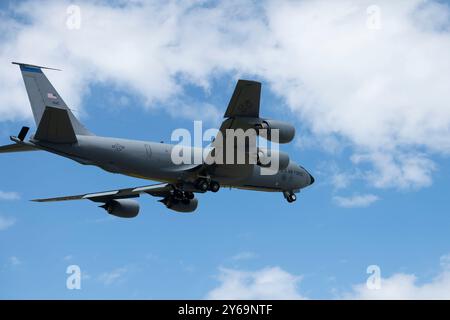 Ein Stratotanker der U.S. Air Force KC-135, der dem 6. Luftbetankungsflügel zugeordnet ist, startet am 24. September 2024 von der MacDill Air Force Base in Florida. Die Flugzeuge wurden aufgrund der voraussichtlichen Winde verlagert und werden voraussichtlich zurückkehren, sobald die Flugbedingungen günstig sind. (Foto der U.S. Air Force von Airman Monique STOBER) Stockfoto