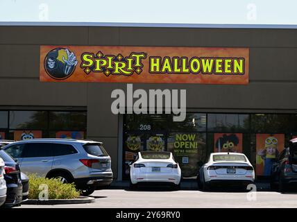 Las Vegas, USA. September 2024. LAS VEGAS, NEVADA - 23. SEPTEMBER: Eine Außenansicht eines Pop-up-Stores von Spirit Halloween ist am 23. September 2024 in Las Vegas, Nevada, zu sehen. (Foto: Bryan Steffy/SIPA USA) Credit: SIPA USA/Alamy Live News Stockfoto