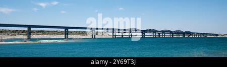 US Highway 90 Bridge durch Amistad National Recreation Area, Texas Stockfoto