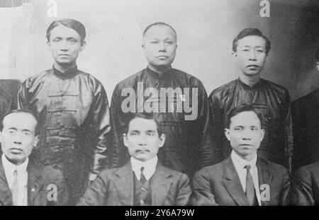 Dr. Sun Yat Sen, vordere Mitte der Gruppe, Glasnegative, 1 negativ: Glas; 5 x 7 Zoll Oder kleiner. Stockfoto