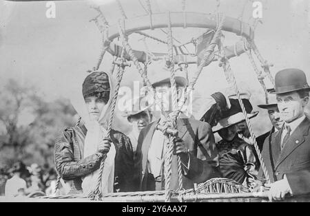 Mrs. Stowe, Miss S. Marie, W. Walter Stowe, Rev. J.J. Adams, Glas-negative, 1 negativ: Glas; 5 x 7 Zoll Oder kleiner. Stockfoto
