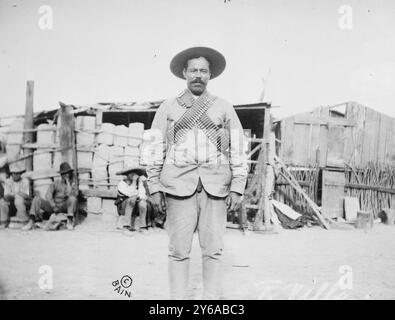 Col. Villa, Foto zeigt Francisco Pancho Villa (1877-1923), einen mexikanischen Revolutionär-General. Möglicherweise am Tag der Gefangennahme von Ciudad Juarez, Chihuahua, die am 8. Mai 1911 stattfand, 1911. Mai, Mexiko, Glasnegative, 1 negativ: Glas; 5 x 7 Zoll Oder kleiner. Stockfoto