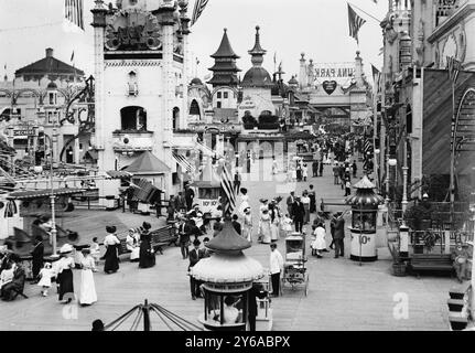 Coney Island, in Luna Park, zwischen ca. 1910 und ca. 1915, Glasnegative, 1 negativ: Glas; 5 x 7 Zoll Oder kleiner. Stockfoto