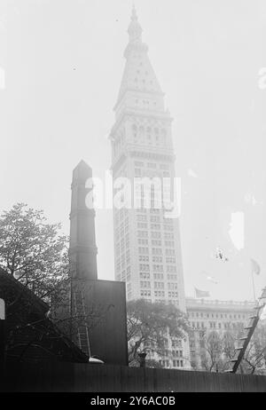 Aquädukt Shaft, Broadway, Foto zeigt die Ausgrabungsstätte des New York City Aquädukts am Broadway. Zwischen ca. 1910 und ca. 1915, Glasnegative, 1 negativ: Glas; 5 x 7 Zoll Oder kleiner. Stockfoto