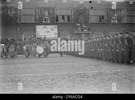 Cadets at Army - Navy-Spiel, Franklin Field 1911, 1911, Football, Glass negative, 1 negativ: Glas; 5 x 7 Zoll Oder kleiner. Stockfoto