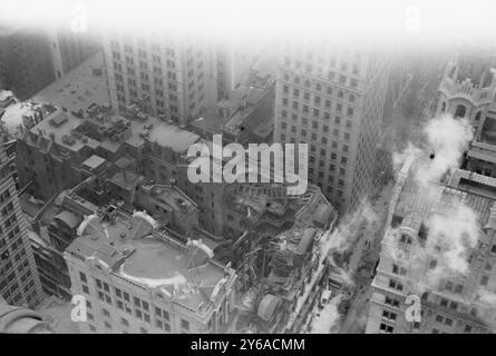 Equitable Fire from Singer Bldg., Foto zeigt einen Brand im Equitable Building, Pine Street, Brooklyn, New York City., 9. Januar 1912, Glasnegative, 1 negativ: Glas; 5 x 7 Zoll Oder kleiner. Stockfoto