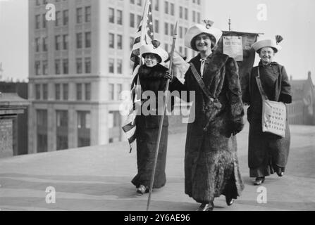 Mrs. Rosalie Jones und Mrs. J. Hardy Stubbs und Miss Ida Craft, zwischen ca. 1910 und ca. 1915, Glasnegative, 1 negativ: Glas; 5 x 7 Zoll Oder kleiner. Stockfoto