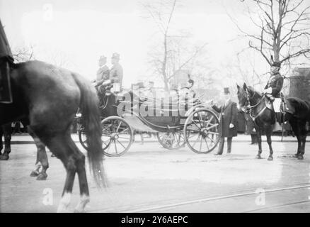 Taft and Wilson going to Capitol, Photo shows President William Howard Taft riding in carriage with Woodrow Wilson, on the way to Wilson's inauguration as President of the United States at the Capitol in Washington, D.C., 1913 March 4., Glass negatives, 1 negative: glass; 5 x 7 in. or smaller. Stockfoto