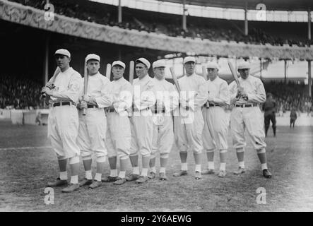 New York Giants Opening Day Line-Up auf dem Polo Grounds New York. Von links nach rechts: Fred Snodgrass, Tillie Shafer, George Burns, Larry Doyle, Red Murray, Fred Merkle, Buck Herzog, Chief Meyers (Baseball), 1Zwischen 1910 und 1915, Glasnegative, 1 negativ: Glas; 5 x 7 Zoll Oder kleiner. Stockfoto