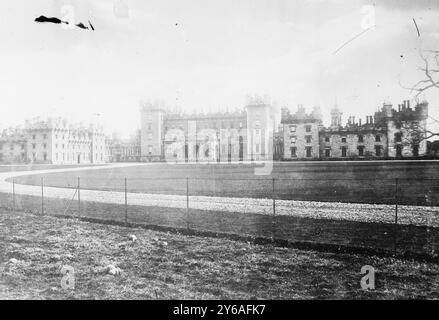 Floors Castle, Foto zeigt Floors Castle, Kelso, Schottland., zwischen ca. 1910 und ca. 1915, Glasnegative, 1 negativ: Glas; 5 x 7 Zoll Oder kleiner. Stockfoto