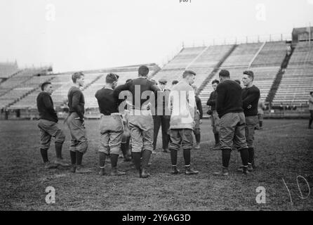 Instruktion der Yale Football-Mannschaft, zwischen ca. 1910 und ca. 1915, Glas-negative, 1 negativ: Glas; 5 x 7 Zoll Oder kleiner. Stockfoto