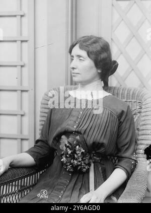 Helen Keller, Foto zeigt Helen Keller (1880-1968) möglicherweise auf der International Flower Show, New York City, April 1913., 1913 April, Glasnegative, 1 negativ: Glas; 5 x 7 Zoll Oder kleiner. Stockfoto