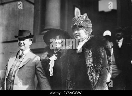 Eugene Walter, Mrs. Donald Brian und Charlotte Walker, zwischen ca. 1910 und ca. 1915, Glasnegative, 1 negativ: Glas; 5 x 7 Zoll Oder kleiner. Stockfoto