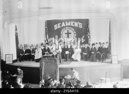 TITANIC Tablet enthüllt - Seamen's Institute, Bischof Greer spricht, Foto zeigt Verdienste zum Gedenken an die Titanic am Seamen's Church Institute, New York City. Zwischen 1912 und ca. 1915, Glasnegative, 1 negativ: Glas; 5 x 7 Zoll Oder kleiner. Stockfoto