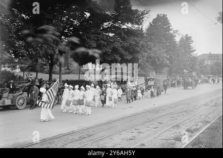 Wahlrechtswettbewerb, Foto zeigt Wahlrechtswettbewerb und Parade von Mineola nach Hempstead Long Island, New York, 24. Mai 1913., 25. Mai 1913. L. I, Glasnegative, 1 negativ: Glas; 5 x 7 Zoll Oder kleiner. Stockfoto