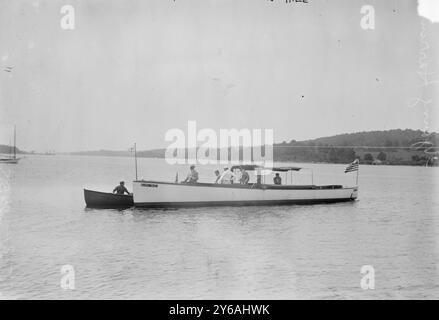 Averill, d. h. W. Averell Harriman Coaching Yale, Foto zeigt Politiker und Geschäftsmann William Averell Harriman (1891–1986), als er Cheftrainer der Yale Varsity Crew war, 1913., 1913. Juni 18., Glass negative, 1 negative: Glass; 5 x 7 Zoll Oder kleiner. Stockfoto