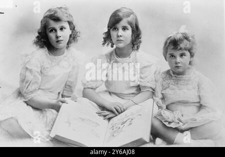 Töchter des Prinzen und der Prinzessin von Griechenland: Olga, Eliy, & Marina, zwischen ca. 1910 und ca. 1915, Glasnegative, 1 negativ: Glas; 5 x 7 Zoll Oder kleiner. Stockfoto