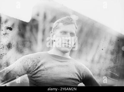 Coach Jones - Yale, Foto zeigt Yale-Absolvent Howard Harding Jones (1885–1941), der 1909 und 1913 die Yale Football-Mannschaft trainierte., 12. September 1913, Glas-negative, 1 negativ: Glas; 5 x 7 Zoll. Oder kleiner. Stockfoto