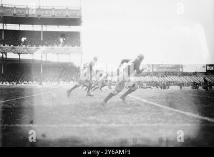 Carlisle - Dartmouth, Foto zeigt ein Fußballspiel zwischen der United States Indian School, Carlisle, Pennsylvania und der Dartmouth University auf dem Polo Grounds, New York City., 15. November 1913, Glass negative, 1 negativ: Glass; 5 x 7 Zoll Oder kleiner. Stockfoto