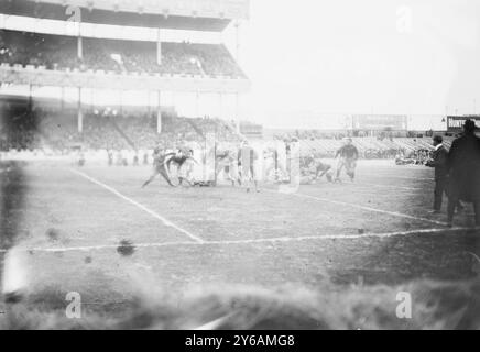 Carlisle - Dartmouth, 15.11.13, Foto zeigt Fußballspiel zwischen der United States Indian School, Carlisle, Pennsylvania und Dartmouth University auf den Polo Grounds, New York City., 15.11.13, Glass negative, 1 negativ: Glass; 5 x 7 Zoll Oder kleiner. Stockfoto