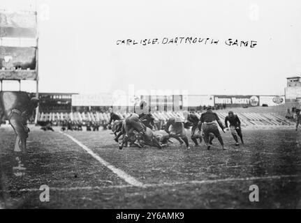 Carlisle - Dartmouth Spiel, Foto zeigt Fußballspiel zwischen der United States Indian School, Carlisle, Pennsylvania und Dartmouth University auf dem Polo Grounds, New York City., 15. November 1913, Glass negative, 1 negativ: Glass; 5 x 7 Zoll Oder kleiner. Stockfoto