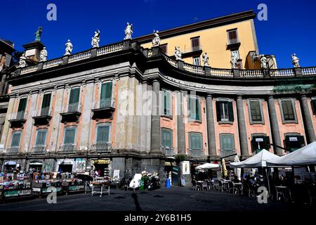 Der Convitto Nazionale Komplex auf der Piazza Dante in Neapel Italien Stockfoto