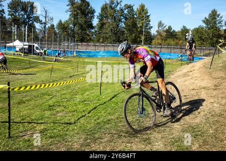 WA25713-00...WASHINGTON - Fahrer Tom Kirkendall, lehnt sich während eines Cyclocross-Rennens im Marymoor Park in Redmond in eine Kurve. Stockfoto