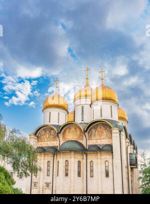 Die Dormition-Kathedrale im Moskauer Kreml, auch bekannt als Mariä-Himmelfahrt-Kathedrale oder Mariä-Himmelfahrt-Kathedrale. Die Kathedrale von Dormition ist russisch oder Stockfoto