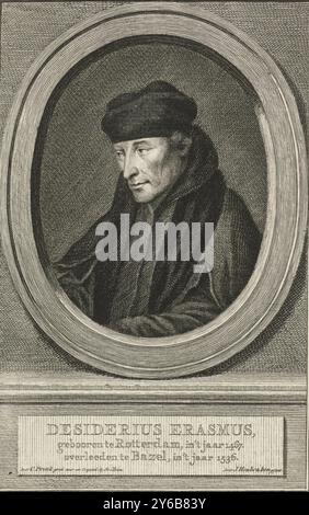 Porträt von Desiderius Erasmus, Desiderius Erasmus (Titel auf Objekt), Porträt links von Desiderius Erasmus in einem Oval. Das Porträt ruht auf einem Sockel, auf dem sein Name und seine Details in drei Zeilen in Niederländisch geschrieben sind., Druck, Druckerei: Jacob Houbraken, nach Zeichnung von: Cornelis Pronk, Amsterdam, 1790 - 1796, Papier, Gravur, Höhe: 177 mm, Breite: 112 mm Stockfoto