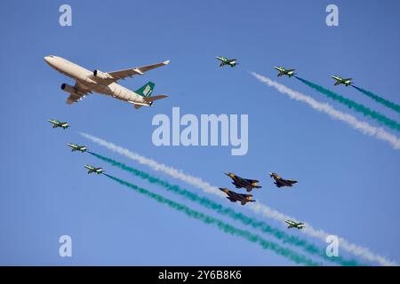 Peking, Saudi-Arabien. September 2024. Anlässlich des Nationalfeiertags in Saudi-Arabien findet am 23. September 2024 in Riad, Saudi-Arabien, eine Flugshow statt. Quelle: Wang Haizhou/Xinhua/Alamy Live News Stockfoto