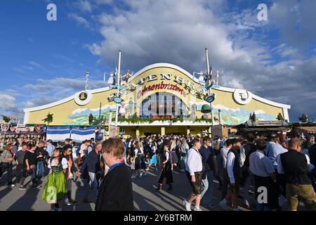 München, Deutschland. September 2024. 189. Oktoberfest Oktoberfest 2024 am 24. September 2024. Spatenbraeu OCHSENBRATEREI Festivalzelt, Zelt, Außenansicht, Außenansicht. ? Quelle: dpa/Alamy Live News Stockfoto