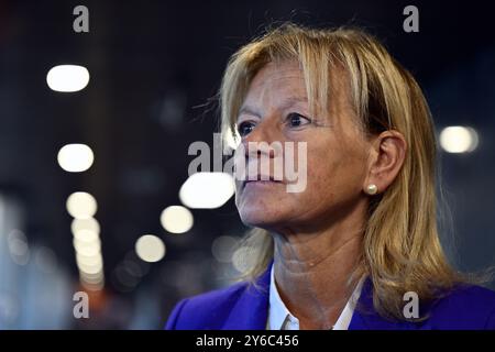 Ann Van den Steen, Anwältin Ann Van den Steen, Bild während der Entscheidung der Kammer des rates in der Akte Chovanec, vor dem Gericht Charleroi, Mittwoch, den 25. September 2024. Die Staatsanwaltschaft hat die Entlassung der 31 Angeklagten beantragt, während die Zivilpartei die Verweisung des Falls an die Gerichte beantragt hat. Jozef Chovanec starb am 27. Februar 2018 im Marie-Curie-Krankenhaus in Charleroi, wo er am 24. Februar nach einem Herzinfarkt verlegt worden war. Im Delirium wurde dieser slowakische Bürger von verschiedenen Polizeibeamten brutal in einer Zelle am Flughafen Charleroi festgehalten, wo er es beabsichtigte Stockfoto