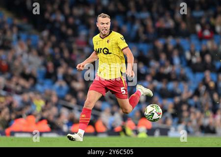 Ryan Porteous von Watford in Aktion während des Carabao Cup-Spiels Manchester City gegen Watford im Etihad Stadium, Manchester, Großbritannien, 24. September 2024 (Foto: Cody Froggatt/News Images) Stockfoto