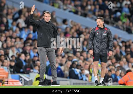 Tom Cleverley Manager von Watford reagiert beim Carabao Cup Spiel Manchester City gegen Watford im Etihad Stadium, Manchester, Großbritannien, 24. September 2024 (Foto: Cody Froggatt/News Images) Stockfoto