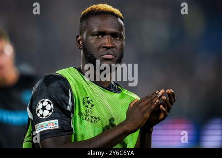 ROTTERDAM, NIEDERLANDE - 19. SEPTEMBER: Victor Boniface von Bayer 04 Leverkusen applaudiert nach der UEFA Champions League 2024/25 Phase MD1 Stockfoto