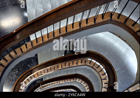 Charleroi, Belgien. September 2024. Bild der Treppe im Charleroi Law Court, Mittwoch, 25. September 2024. BELGA PHOTO ERIC LALMAND Credit: Belga News Agency/Alamy Live News Stockfoto