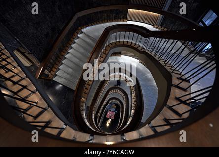 Charleroi, Belgien. September 2024. Bild der Treppe im Charleroi Law Court, Mittwoch, 25. September 2024. BELGA PHOTO ERIC LALMAND Credit: Belga News Agency/Alamy Live News Stockfoto