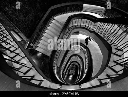 Charleroi, Belgien. September 2024. Bild der Treppe im Charleroi Law Court, Mittwoch, 25. September 2024. BELGA PHOTO ERIC LALMAND Credit: Belga News Agency/Alamy Live News Stockfoto