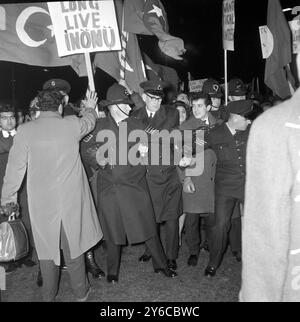 FERIDUN CEMAL ERKIN TÜRKISCHER AUSSENMINISTER IN LONDON / ; 11. JANUAR 1964 Stockfoto