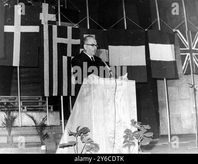 ISRAELISCHER PREMIERMINISTER LEVI ESHKOL IN DER B'NAI B'RITH LODGE IN TEL AVIV / ; 30. DEZEMBER 1963 Stockfoto