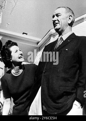 US-AMERIKANISCHER PRÄSIDENT LYNDON B JOHNSON MIT FRAU CLAUDIA LADY BIRD IN TEXAS / ; 28. DEZEMBER 1963 Stockfoto