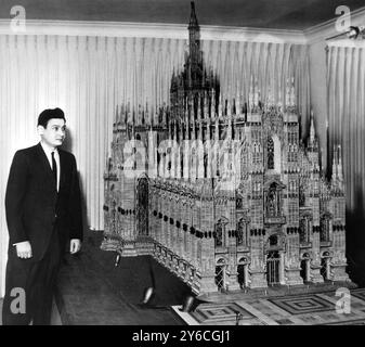 SKULPTUR KATHEDRALE VON MAILAND MODELL DER STREICHHÖLZER VON EMMANUEL GEROGE VENETUCCI IN CHICAGO; 11. DEZEMBER 1963 Stockfoto