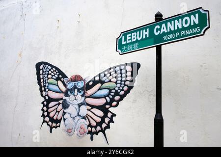 Malaysia: Wandgemälde aus dem Projekt „101 Lost Kittens“ von Ernest Zacharevic, Lebuh Cannon (Cannon Street), Georgetown, Pulau Penang (Penang Island). Ernest Zacharevic ist ein multidisziplinärer litauischer Künstler. Stockfoto