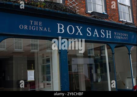 Eton, Windsor, Berkshire, Großbritannien. September 2024. Auf dem ursprünglichen Gelände der Box Sash Windows Company in Eton High Street, Eton, Windsor, Berkshire, wurde eine Besitzanzeige veröffentlicht. Anerkennung: Alamy Stockfoto