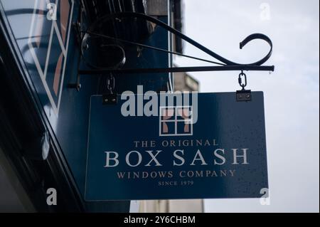 Eton, Windsor, Berkshire, Großbritannien. September 2024. Auf dem ursprünglichen Gelände der Box Sash Windows Company in Eton High Street, Eton, Windsor, Berkshire, wurde eine Besitzanzeige veröffentlicht. Anerkennung: Alamy Stockfoto